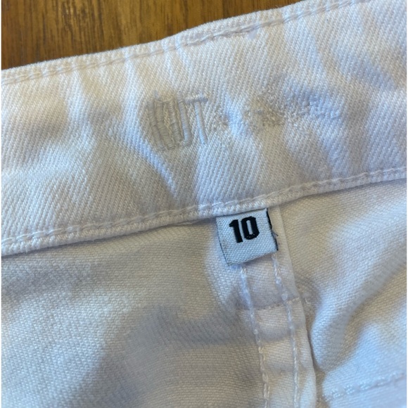White KUT Denim Jean shorts, size 10 - Picture 2 of 3